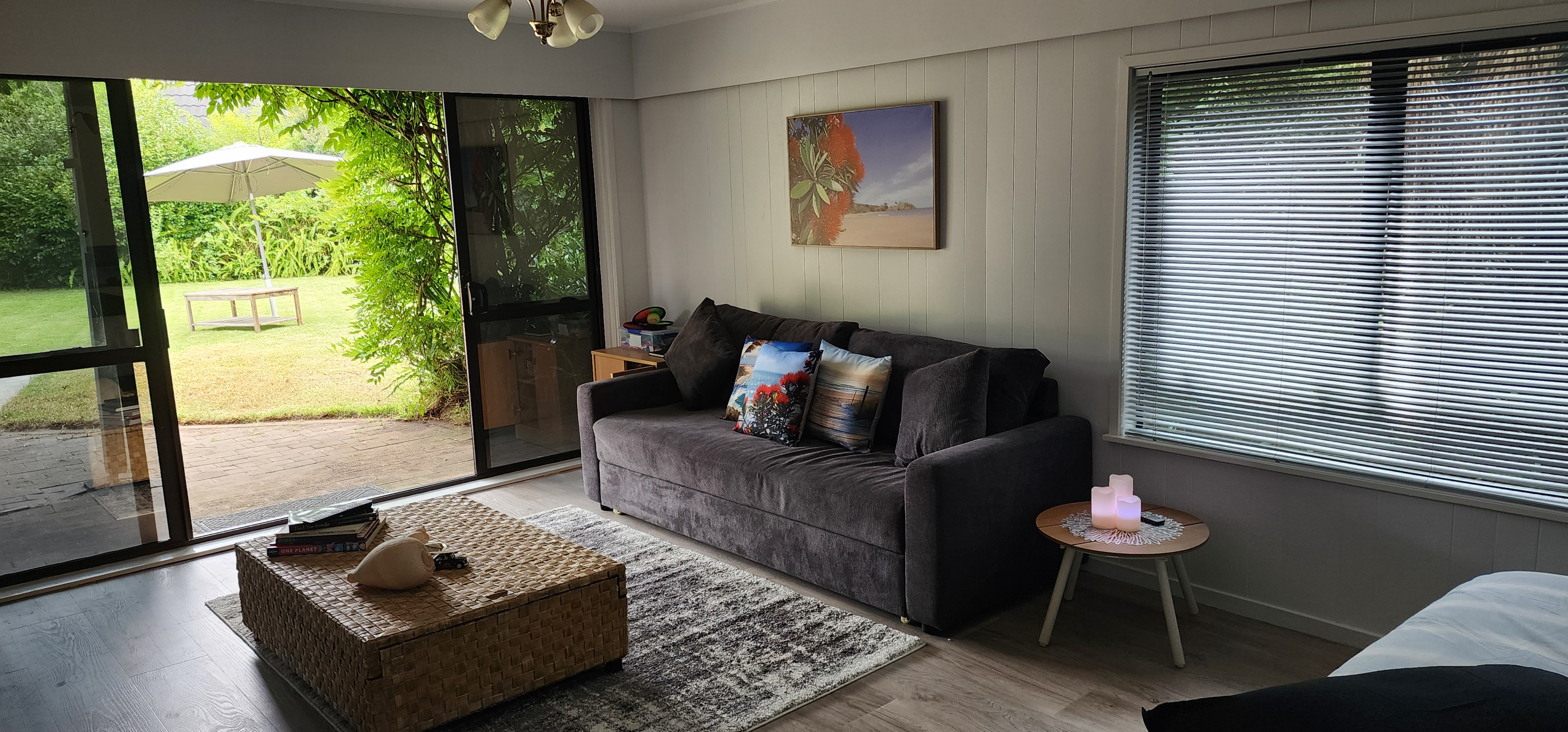 Spacious Modern Lounge
