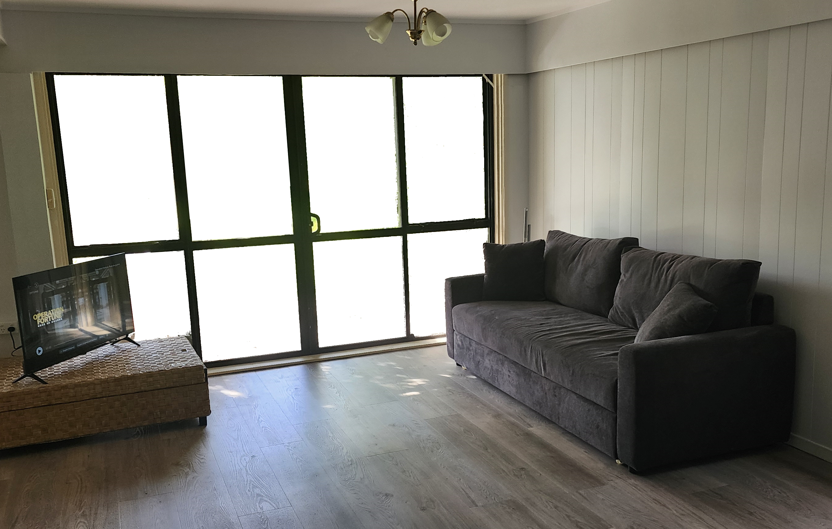 Spacious Modern Lounge